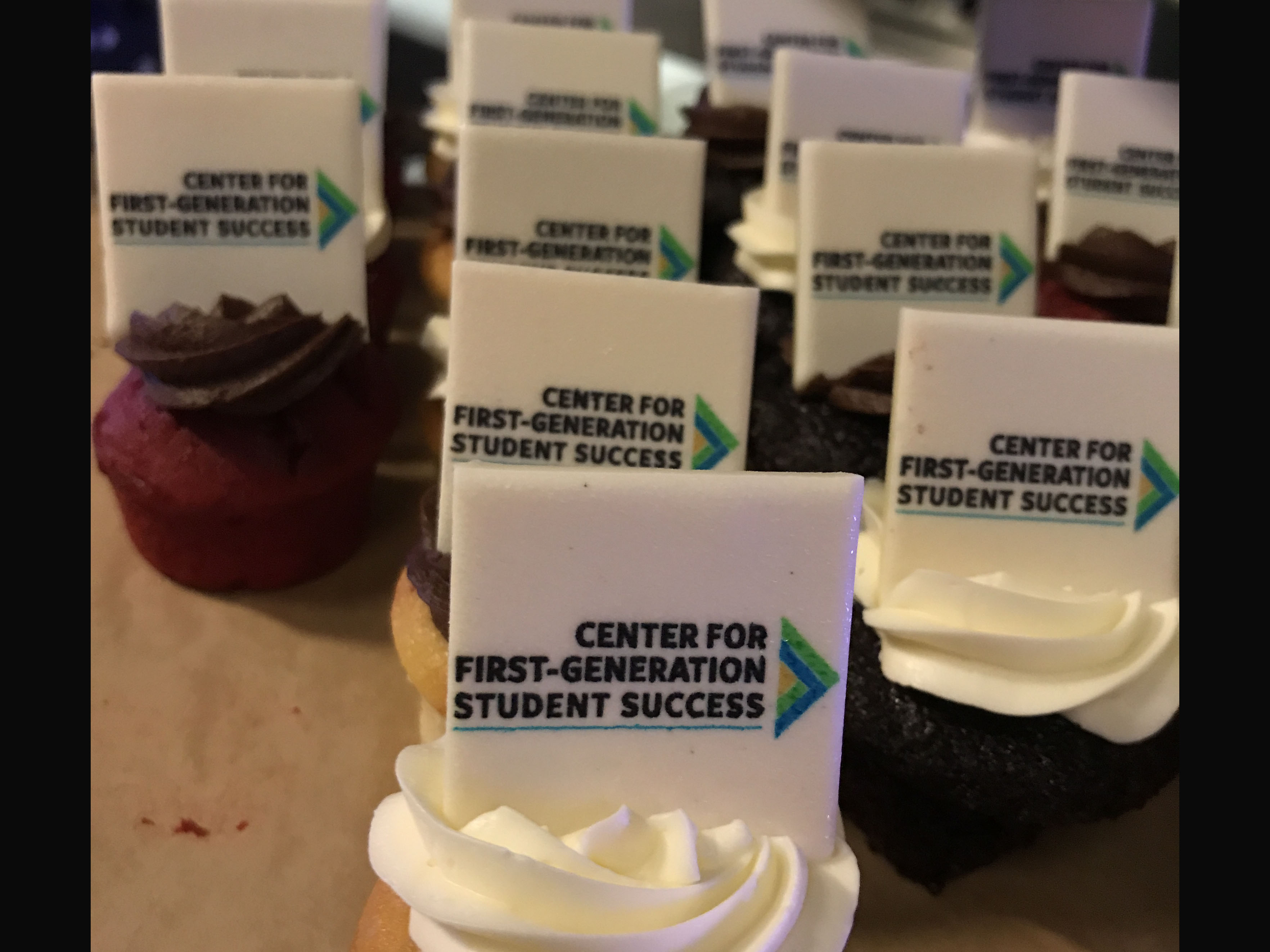 Center second anniverssary cupcakes