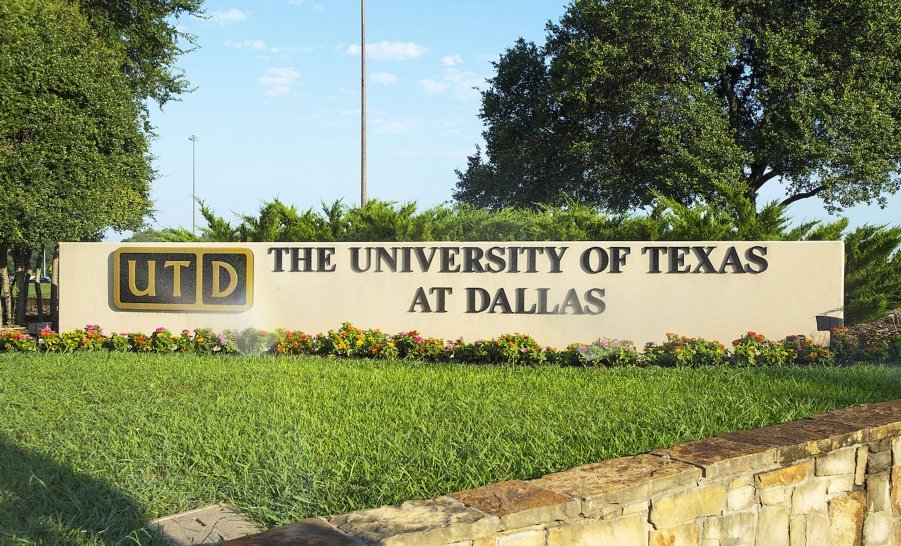 UT Dallas entrance
